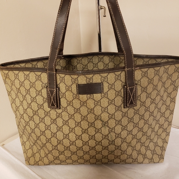 Gucci Handbags - Authentic Gucci GG supreme tote